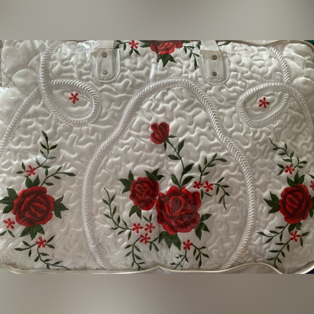 New Red Roses White Satin Embroidered Quilted Bedspread Full Double - Picture 6 of 16